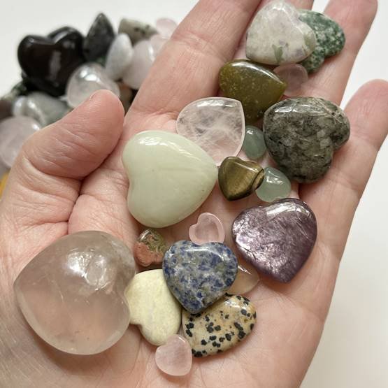 thumbnail image 2 of 20mm Natural Quartz Crystal Heart Stones – Healing Gems – Mixed Colors – Wholesale Lot 2 of 5