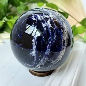 Sodalite brings clarity to your mental self and activates your intuitive abilities. This beautiful stone helps us find our own truth.