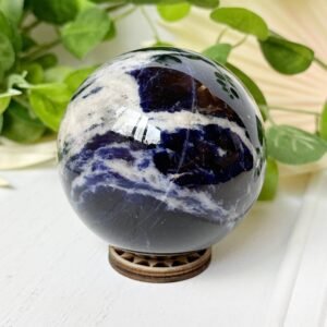 Sodalite brings clarity to your mental self and activates your intuitive abilities. This beautiful stone helps us find our own truth.