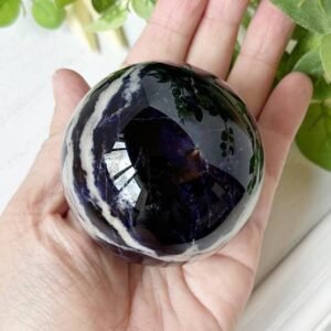 Sodalite brings clarity to your mental self and activates your intuitive abilities. This beautiful stone helps us find our own truth.