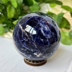 Sodalite brings clarity to your mental self and activates your intuitive abilities. This beautiful stone helps us find our own truth.