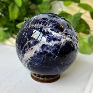 Sodalite brings clarity to your mental self and activates your intuitive abilities. This beautiful stone helps us find our own truth.