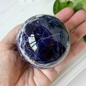 Sodalite brings clarity to your mental self and activates your intuitive abilities. This beautiful stone helps us find our own truth.
