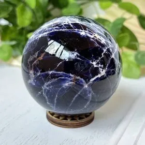 Sodalite brings clarity to your mental self and activates your intuitive abilities. This beautiful stone helps us find our own truth.