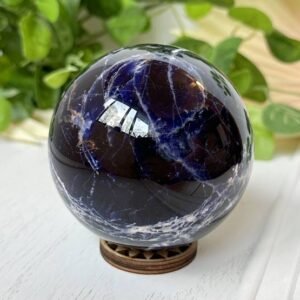 Sodalite brings clarity to your mental self and activates your intuitive abilities. This beautiful stone helps us find our own truth.