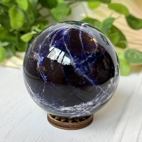 Sodalite brings clarity to your mental self and activates your intuitive abilities. This beautiful stone helps us find our own truth.