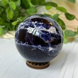 Sodalite brings clarity to your mental self and activates your intuitive abilities. This beautiful stone helps us find our own truth.