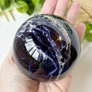 Sodalite brings clarity to your mental self and activates your intuitive abilities. This beautiful stone helps us find our own truth.