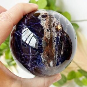 Sodalite brings clarity to your mental self and activates your intuitive abilities. This beautiful stone helps us find our own truth.