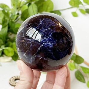 Sodalite brings clarity to your mental self and activates your intuitive abilities. This beautiful stone helps us find our own truth.