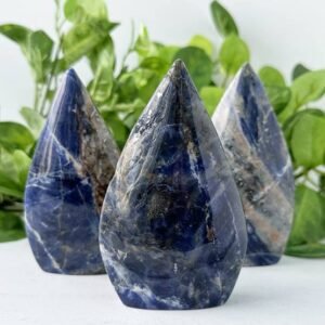 Sodalite brings clarity to your mental self and activates your intuitive abilities. This beautiful stone helps us find our own truth.