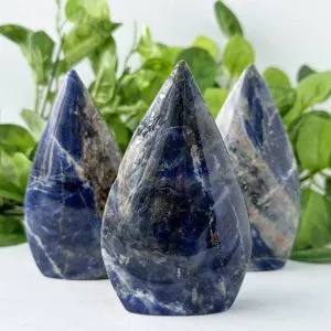 Sodalite brings clarity to your mental self and activates your intuitive abilities. This beautiful stone helps us find our own truth.