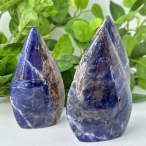 Sodalite brings clarity to your mental self and activates your intuitive abilities. This beautiful stone helps us find our own truth.