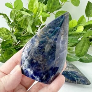 Sodalite brings clarity to your mental self and activates your intuitive abilities. This beautiful stone helps us find our own truth.