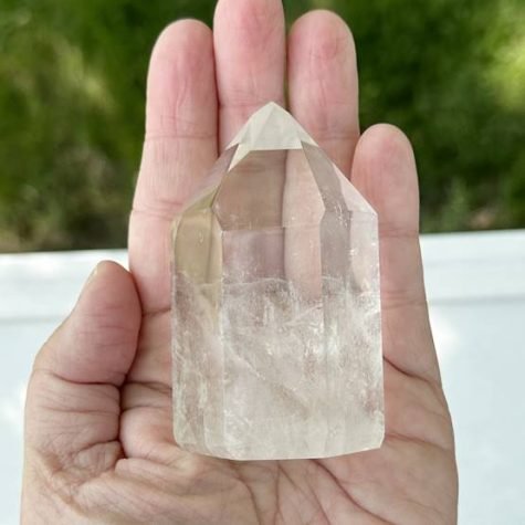 Quartz crystals are all about clarity, light, amplification. It is here to support us however we need it, and to help us find clarity and light in our lives.