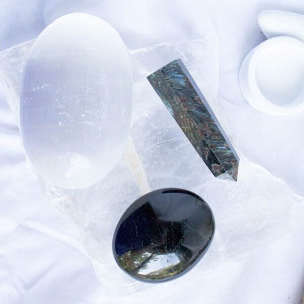 Ground & Glow Crystal Set. A crystal set for grounding, protection, and inner strength—featuring Tourmaline, Arfvedsonite, and Selenite